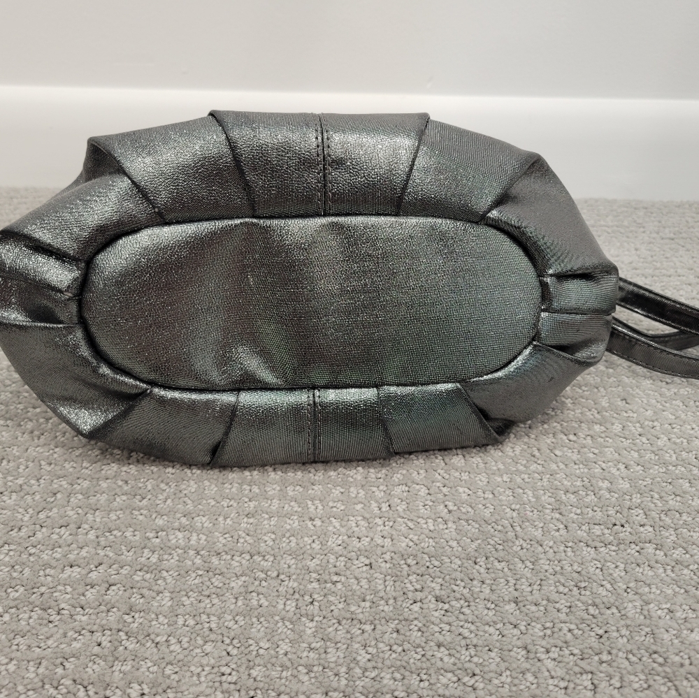 2/$18 Elle Grey Metallic Silver Crossbody Shoulder Bag Bow Detail GUC Small - Picture 9 of 15